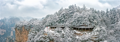 《雪山游人》