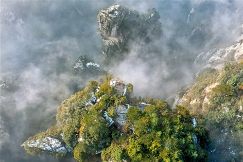 《峰林瑰丽》