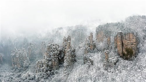 《雪中御笔峰》