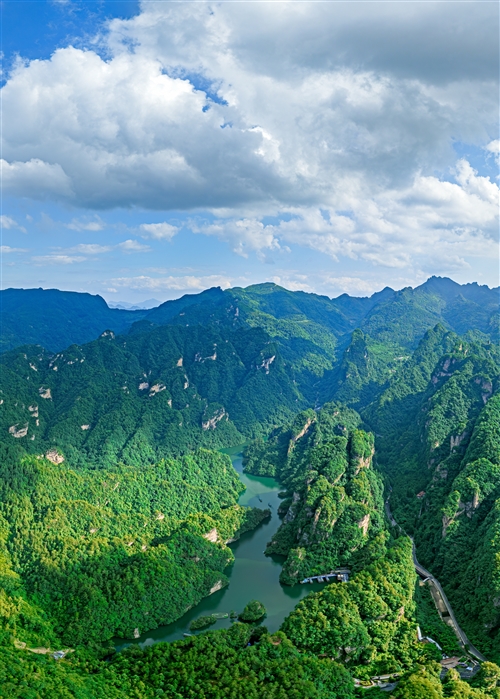 《高峡平湖》