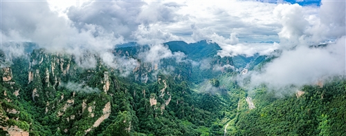 《峰峦云雾漫漫》