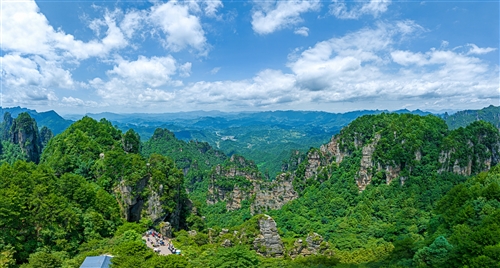 《奇峰林立》