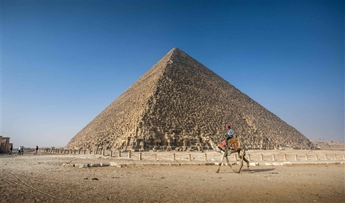 《世界遗产金字塔》 摄于埃及