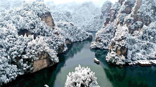 《雪韵宝峰湖》