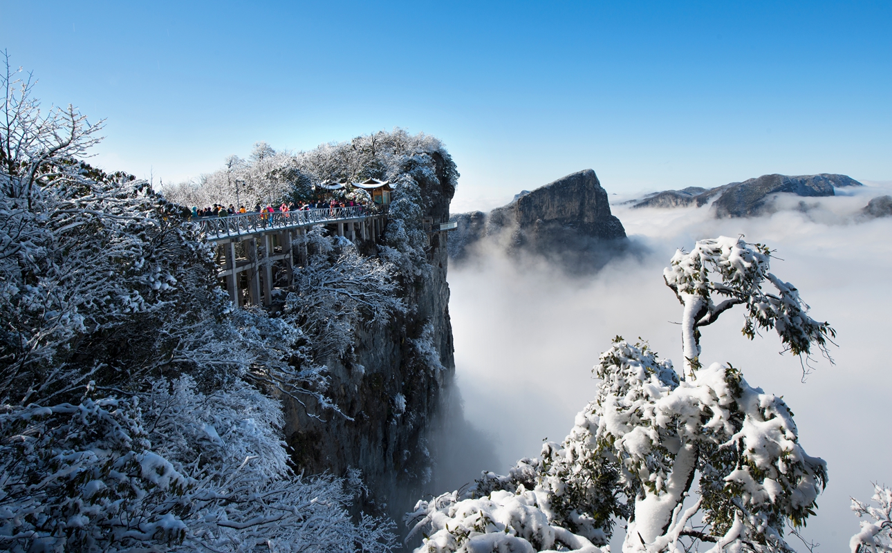 天门山雪景